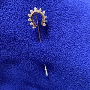 Horseshoe Lapel pin / Brooch silver coloring embellished with rhinestones. EUC